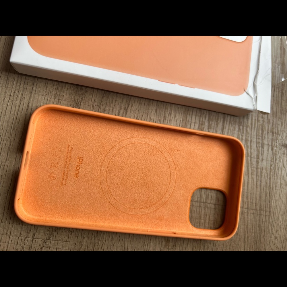 Apple Silicon Case for iphone 13 Authentic!